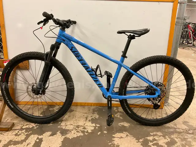 Specialized Rockhopper Bicycle, Frame Size M, CT 16&#x22;