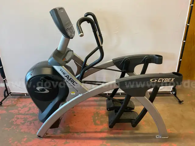 Cybex Arc Trainer, Model 750AT, Powers On
