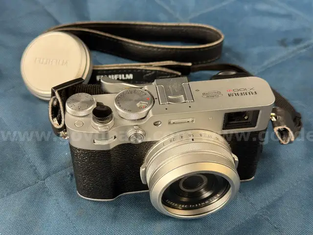 Fujifilm X100 VI Digital Camera With Battery