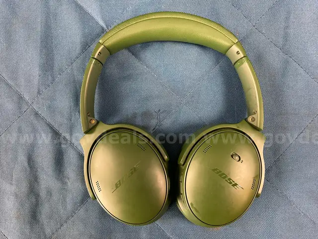 Bose QuietComfort 45 Bluetooth Headphones Model 437310, Powers On
