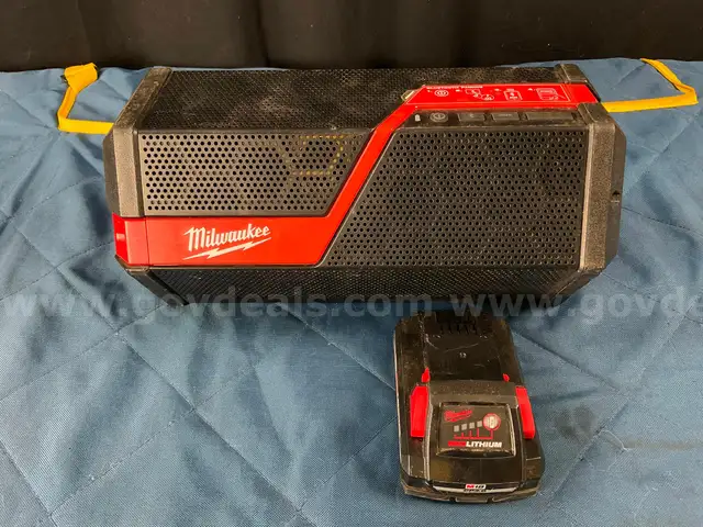 Milwaukee Bluetooth Jobsite Speaker Model 2891-20 with 3ah Battery, Powers On