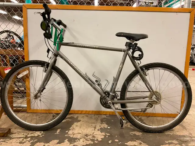 Specialized Rockhopper Bicycle, CT 20.5&#x22;