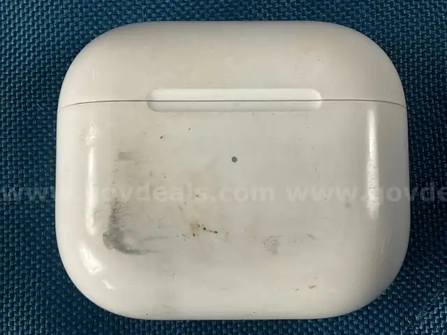 Apple AirPods Gen 3 with MagSafe Charging Case Model A2566