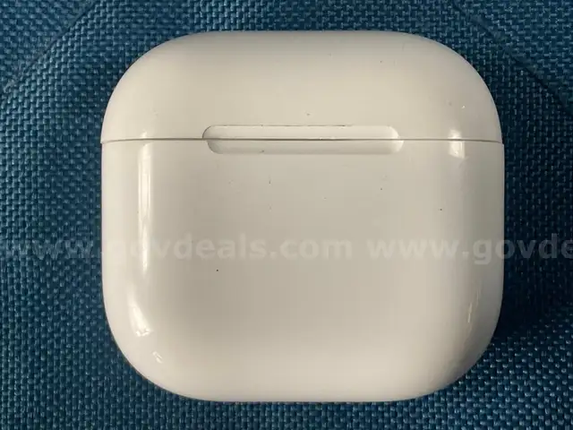 Apple AirPods Gen 4 with Wireless Charging Case Model A3058