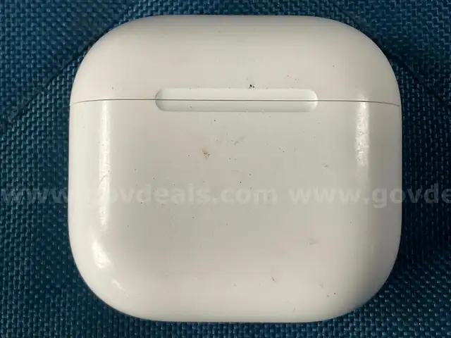Apple AirPods Gen 4 with Wireless Charging Case Model A3059
