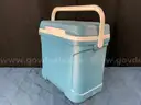 Igloo 30 QT Cooler With 7 - Water Bottles