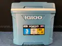 Igloo 30 QT Cooler With 7 - Water Bottles