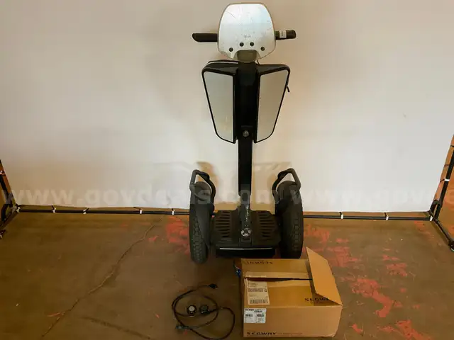 2015 Segway i2SE Patroller With Battery, 2 - Segway Infokeys &#x26; Power Cord
