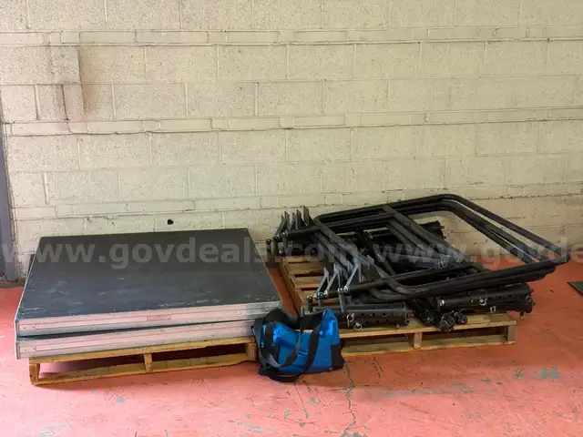 Stage Right Small 2 - Panel Stage with Base and Accessories