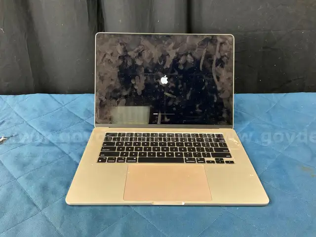 Apple MacBook Air 15&#x22; Laptop Model A2941, Powers On