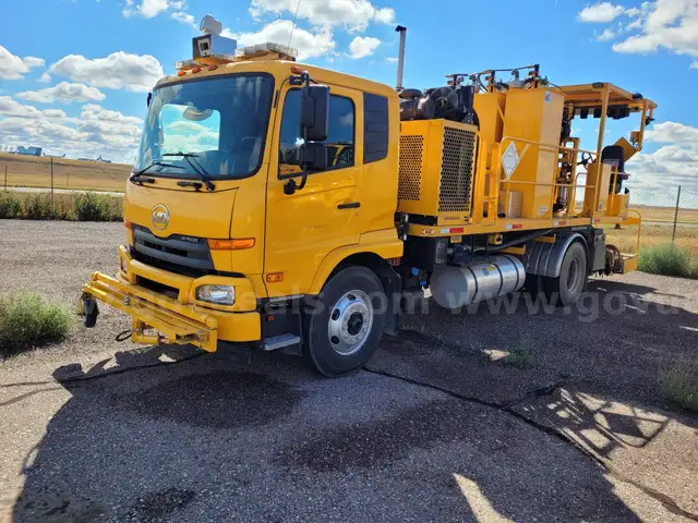 2013 UD UD3300K Paint Striper Truck