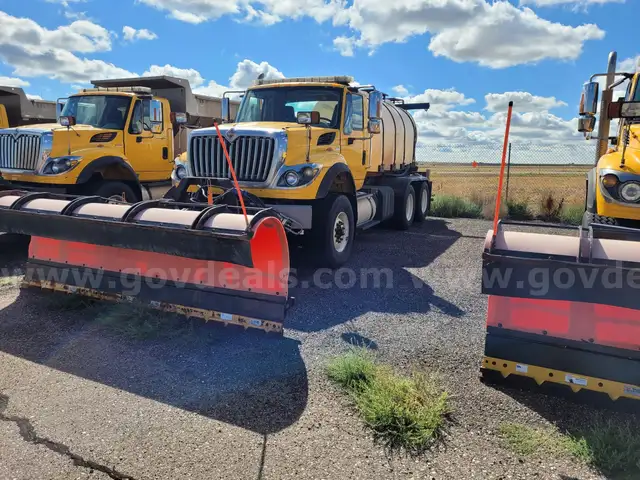 2013 International 7500 SFA 6x4 Truck w/ Monroe Chem Tank (1800 Gallon) &#x26; 12&#x27; Plow