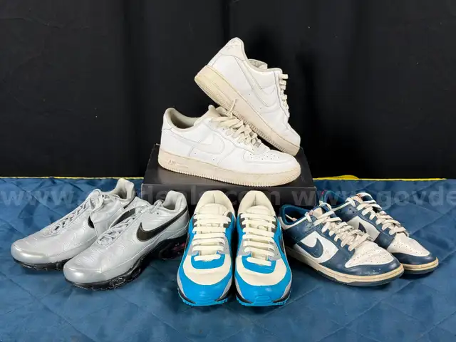 4 - Fashion Shoes Labeled as Nike, Sizes: 9.5, 10, 8, &#x26; 12