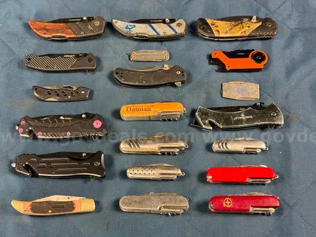 20 - Misc. Folding Knives