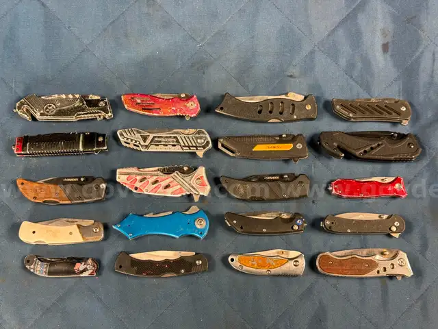 20 - Misc. Folding Knives
