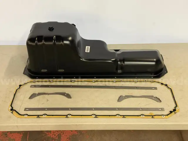 Navistar International Engine Oil Pan Kit with Stiffener Rail, Model: 1876974C92