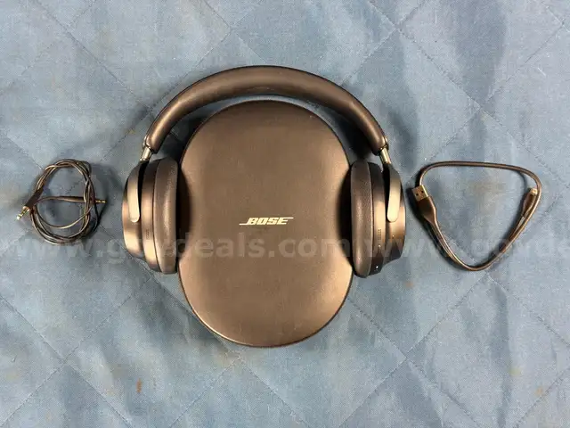 Bose QC Ultra Bluetooth Wireless Noise Canceling Headphones With Case and Accessories, Model: 440108 (Powers On)