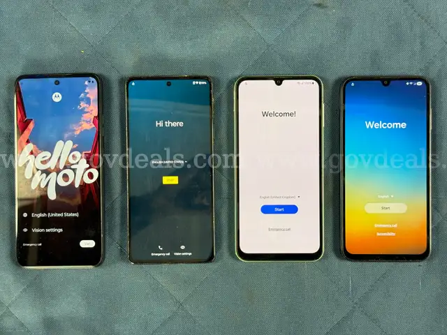 4 - Cellphones (User Locked): 2 - Samsung and 2 - Motorola (All Power On)