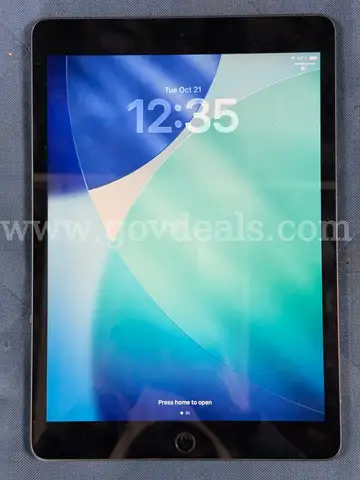 Apple iPad 9th Gen (Unlocked) 64 GB, A2602 (Powers On)
