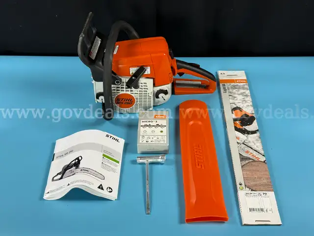 STIHL MS250 18&#x22; Gas Chainsaw with Parts and Accessories (Unable To Test, Unassembled)