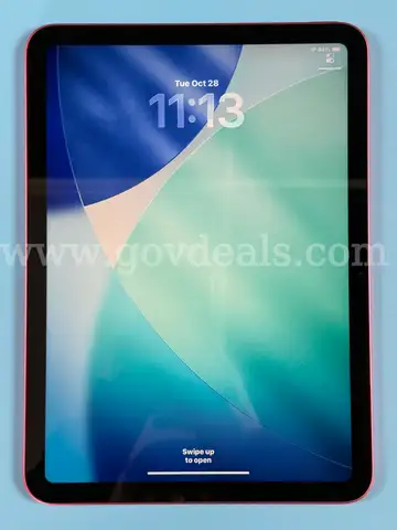 Apple iPad (Unlocked) Model: A3354 128 GB (Scratched Screen, Powers On)