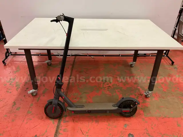 MaxShot V1 Electric Scooter, Powers On (Missing Kickstand)