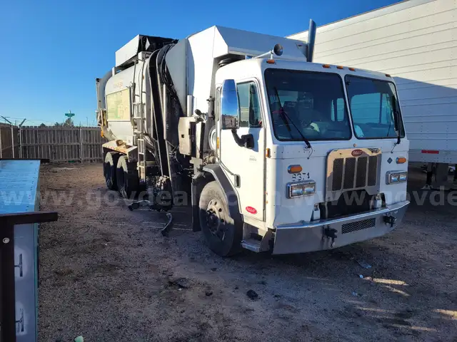 2014 Peterbilt 320 Side Loading Trash Truck (CNG)