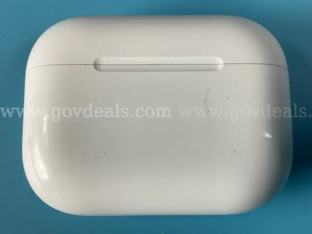 Apple AirPods Pro 3 with MagSafe Charging Case Model A3122, Powers On