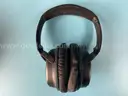 Bose QuietComfort 25 Acoustic Noise Cancelling Wired Headphones Model QC25 with Cables and Charging Case, Powers On