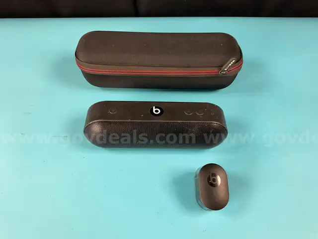 Beats Pill+ Bluetooth Speaker Model A1680 With Charger and Cable Model A1727 in Carrying Case, Powers On