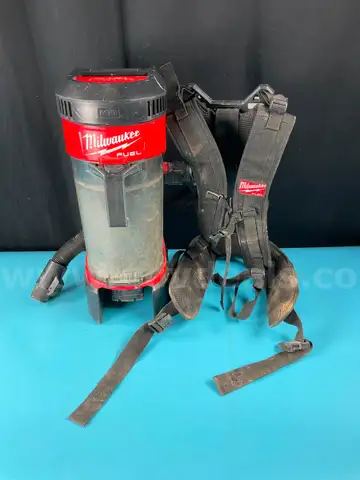 Milwaukee M18 Fuel Brushless 1 Gal. Cordless 3-in-1 Backpack Vacuum Model 0885-20 with 5Ah Battery