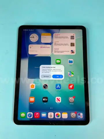 Apple iPad (Unlocked) Air 5th Gen, Model A2588 256 GB, Powers On