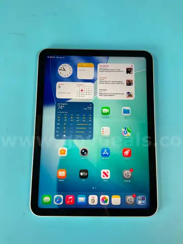 Apple iPad (Unlocked) 10th Gen, Model A2696 256 GB, Powers On