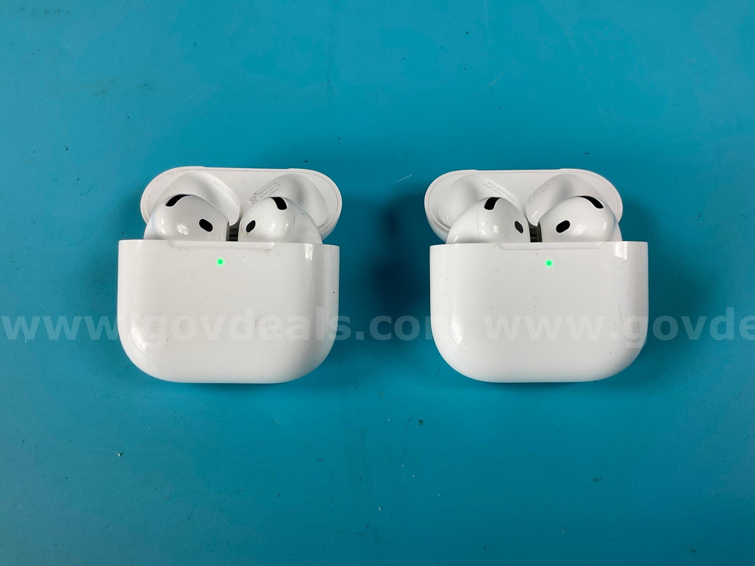 Apple AirPods 第4世代　A3058 Apple A3058 4th Gen Wireless Airpods with Charging Case White Used