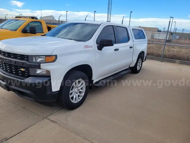 2019 Chevrolet Silverado 1500 4WD w/ Topper & Bed Storage Cabinet