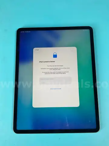 Apple iPad Pro (User Locked) Model A2378 512GB, Powers On