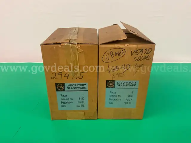 12 - Pyrex Laboratory Glassware 500 mL Round Bottom Flasks in Boxes, Model 5420