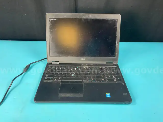 Dell Latitude Laptop Model E5550 (Powers On with Cable Only, Damaged Casing)