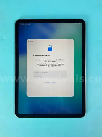 Apple iPad Pro (User Locked) Model A2377, 128GB, Powers On (Front Microphone Cracked)