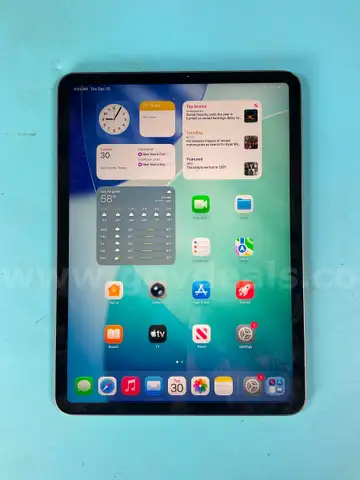 Apple iPad Pro (Unlocked) Model A2377, 512GB, Powers On (Corner Dented)