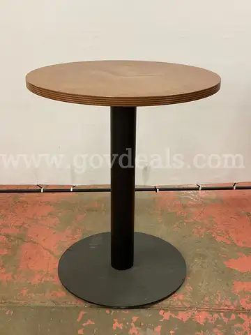 Steelcase Round Table, Model Unknown, Dimensions: 36" x 36" x 42"