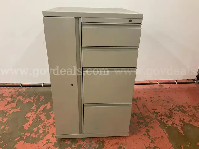 Herman Miller Meridian Vertical Tower with 4 - Drawers and 1 - Locker, Dimensions: 24" x 24" x 40" (No Keys)