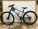 Giant Talon Bicycle, Frame Size M, CT 17.5"