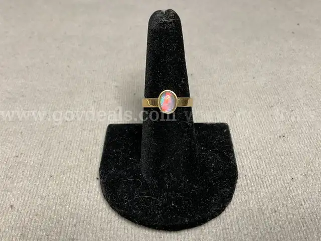 Gold Ring With Stone, Size 8, 2.94 Grams