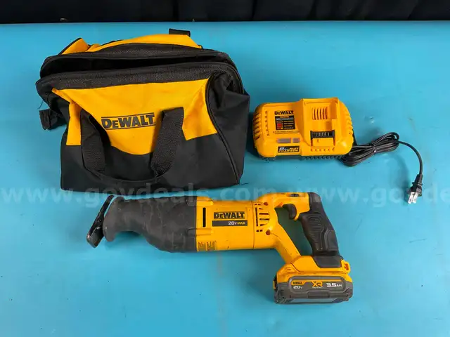 Dewalt DCS381 Cordless Variable Speed Reciprocating Saw With Battery, Battery Charger & Bag