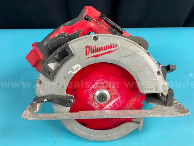 Milwaukee Cordless 7.25" Circular Saw, Model 2631-20 without Battery, Powers On