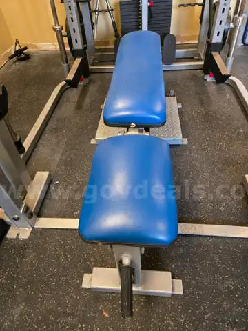 2 Blue workout benches