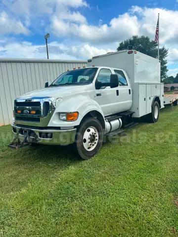 2011 Ford F-750 utility truck