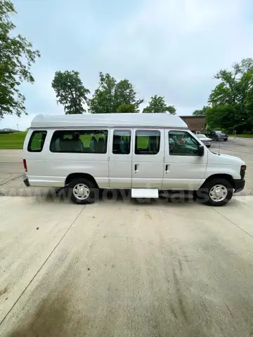 2013 Ford E250 11 Passenger Van  LOW MILEAGE!!!