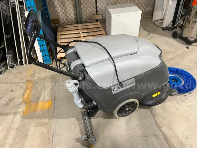 Advance Micromatic M17B Floor Scrubber